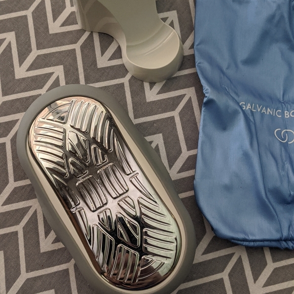 AgeLOC Galvanic Body Spa by Nu Skin - Picture 3 of 4